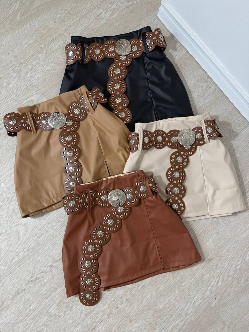 Short Saia com cinto