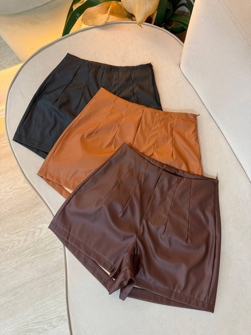 Short Zara Couro eco 