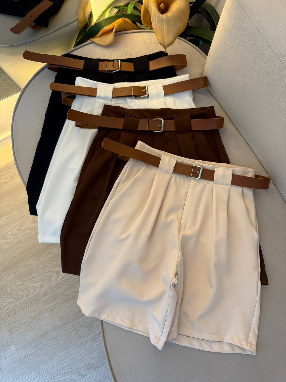 Bermuda alfaiataria com cinto