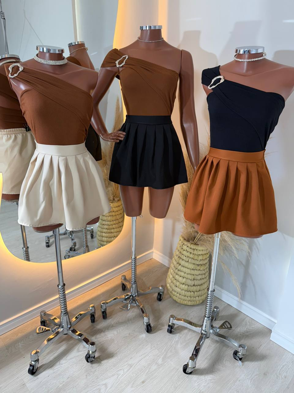 Conjunto (Cores pelo saia )