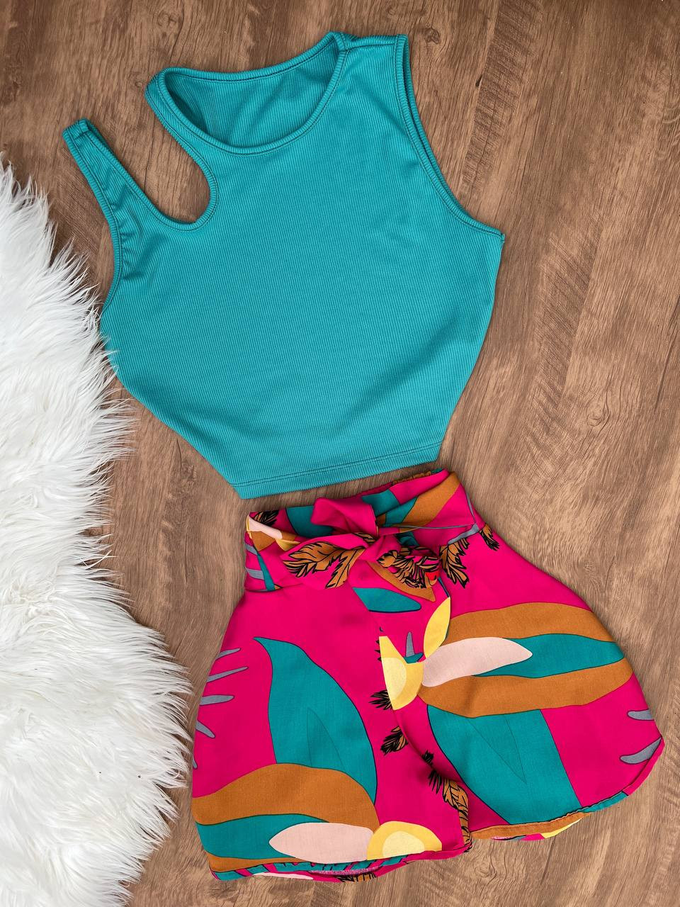 Conjunto ( cores pelo short )