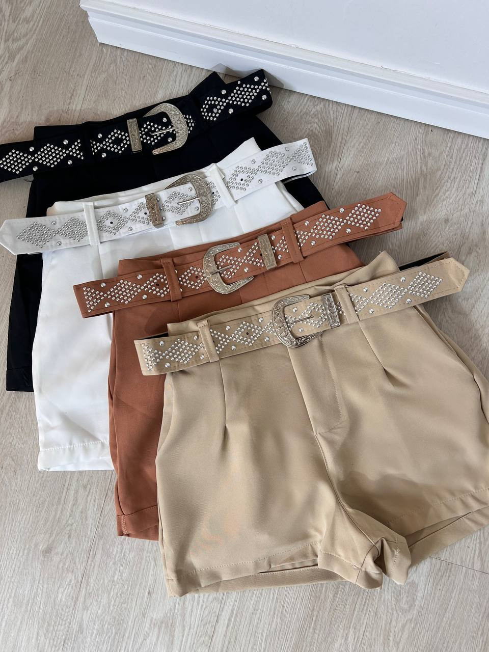 Short Alfaiataria com cinto